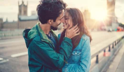 別れ際・帰り際のキスは遊び人だと思われる？女性の心理と本音を解説