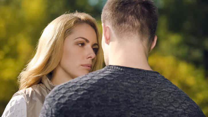 怖いヤンデレ彼女との別れ方 3つ 事件簿 治療法 属性アニメ情報も Darl