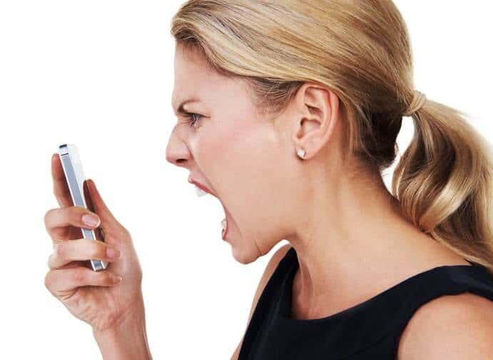 脈あり女性が男に出すサイン④「一緒になって怒ってくれる」