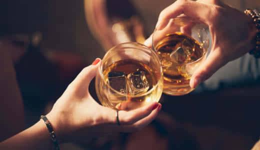 酒癖が悪い女に共通する10個の特徴。絡まれた時の対処法も解説しています