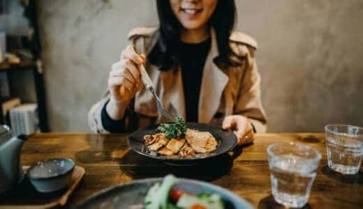 女性から食事に誘うのはアリ？女性から食事に誘われた時の3つの男性心理