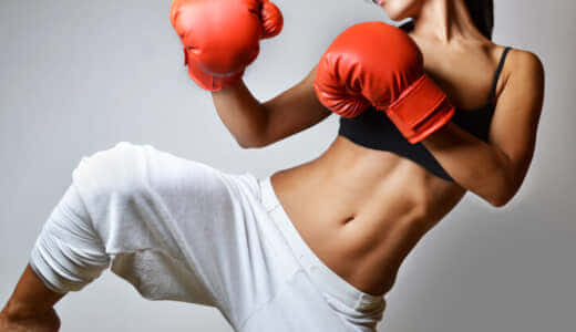 女性にオススメの格闘技はキックボクシング！効果とトレーニング方法を徹底解析
